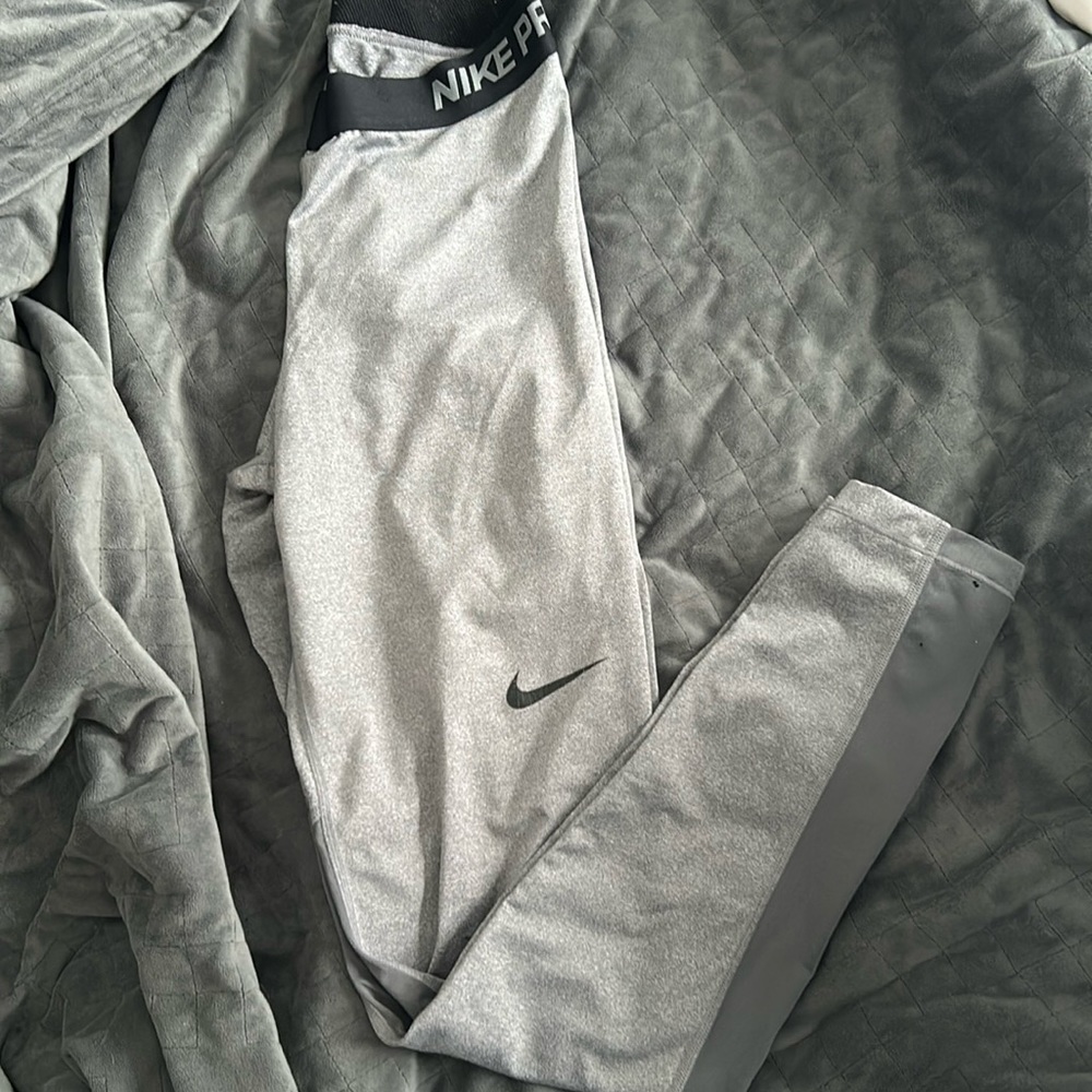 Gray Nike pro leggings